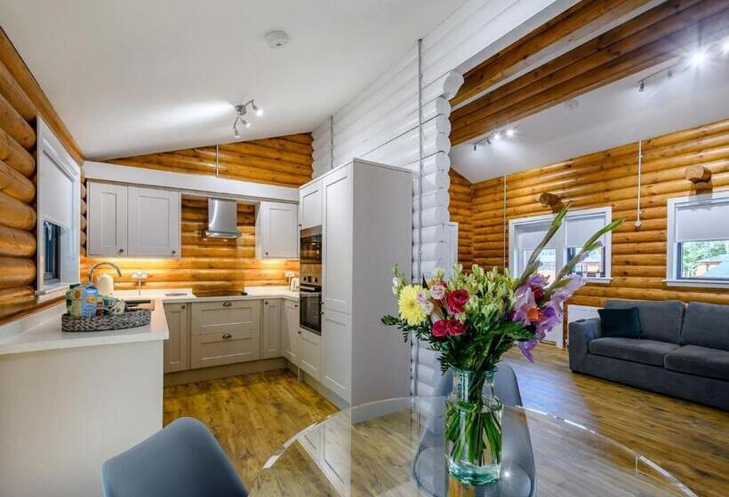 Дом 2 Спальни, Gadgirth Estate Lodges