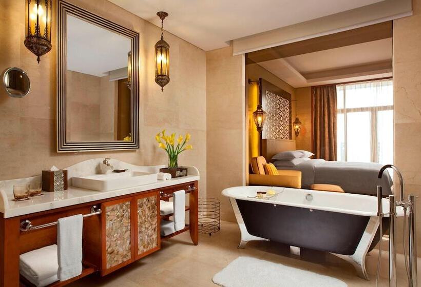 Президентский Люкс, Sheraton Qingyuan Lion Lake Resort