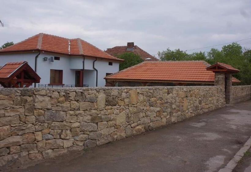 Vila 1 Quarto Vista jardim, крушунски кът тея
