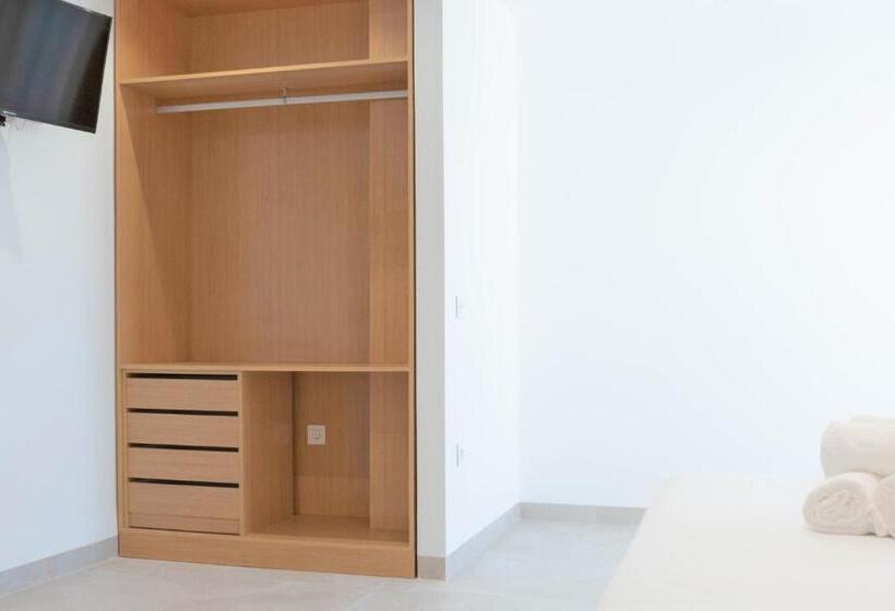 اتاق لوکس, Rio Salado Conil Hostal