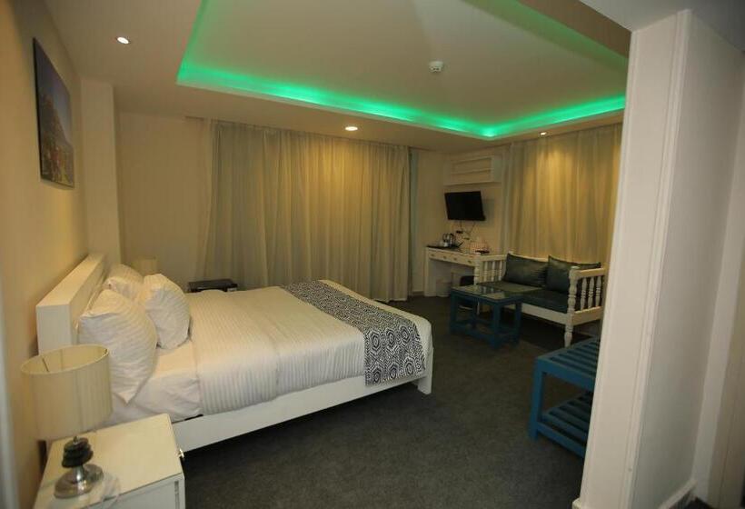 Standard Room King Size Bed, Turquoise Pyramids & Grand Egyptian Museum View