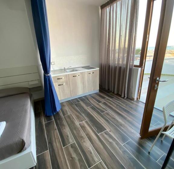 Семейный Номер, Manfredi Sea Room