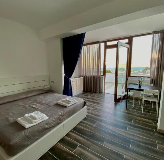 Семейный Номер, Manfredi Sea Room