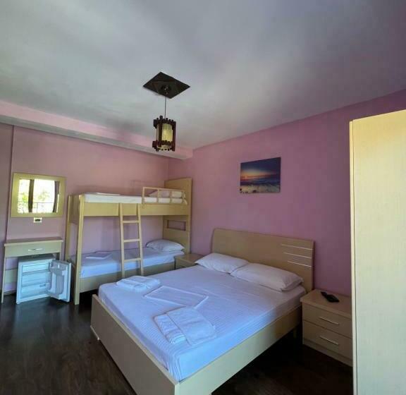 4인용 스탠다드 룸, Artist House