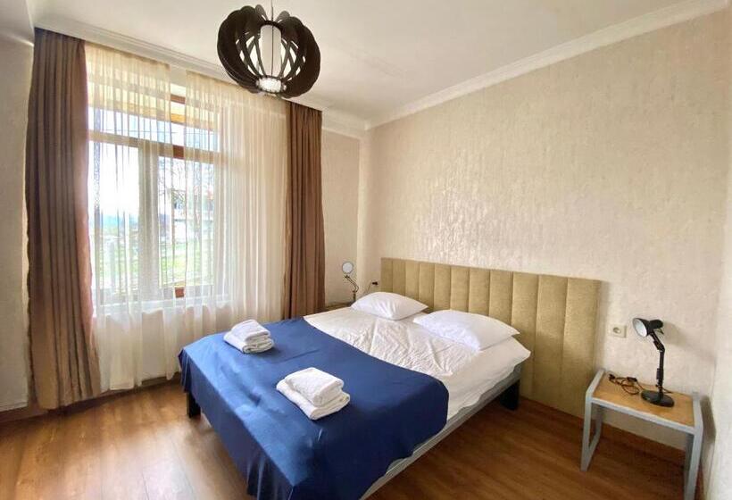 اتاق استاندارد, Freeze Inn Mestia