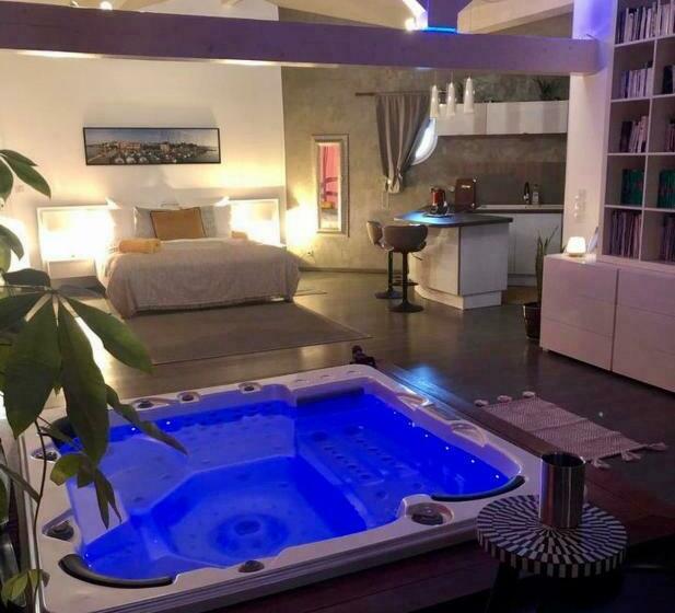 Номер Стандарт Вид на Бассейн, Les Lofts De Bouzigues