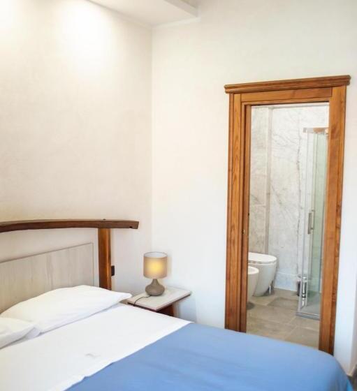 Номер Стандарт с Балконом, Palazzo Iaquinta   Rooms, Restaurant & Wellness