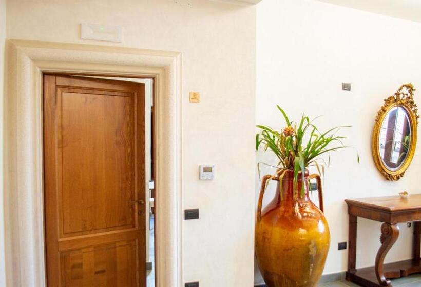 Номер Стандарт, Palazzo Iaquinta   Rooms, Restaurant & Wellness