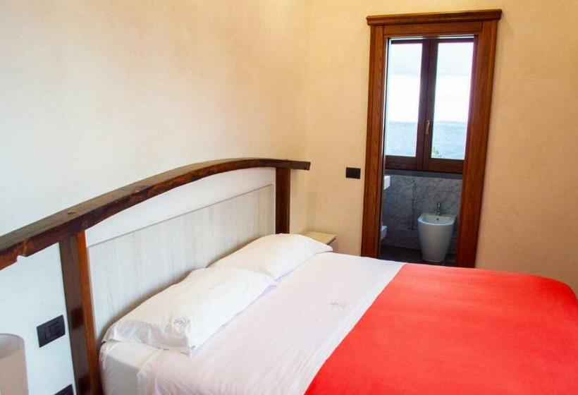 Номер Стандарт Вид на Море с Балконом, Palazzo Iaquinta   Rooms, Restaurant & Wellness