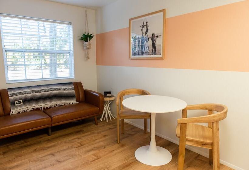 Студия Стандарт, Seaspray Surf Lodge
