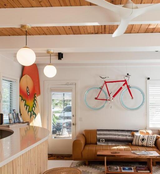 Люкс, Seaspray Surf Lodge