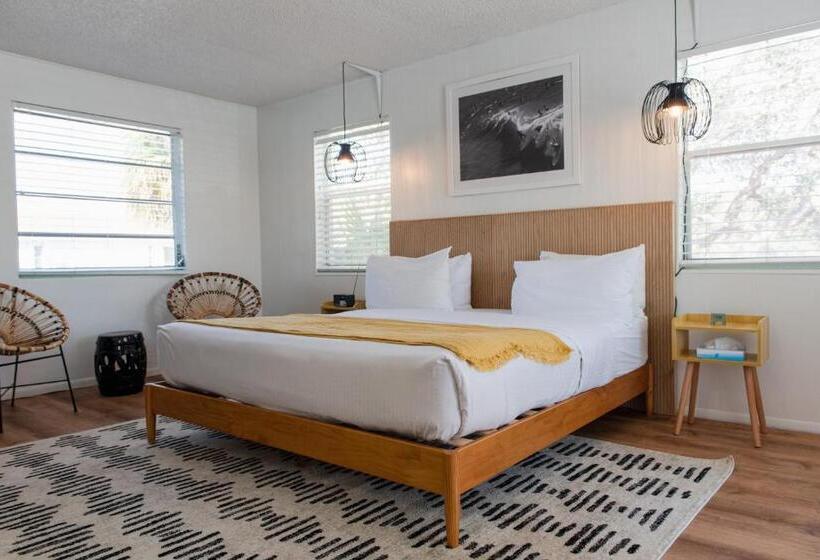 Студия Стандарт, Seaspray Surf Lodge