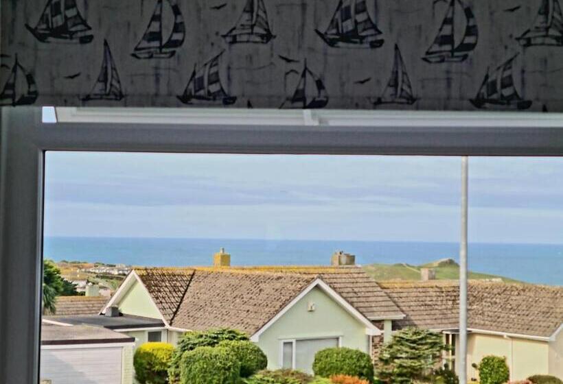 Номер Стандарт, Sirens Sunset Peaceful Retreat With Stunning Sea Views, 5 Minutes From Porth Beach