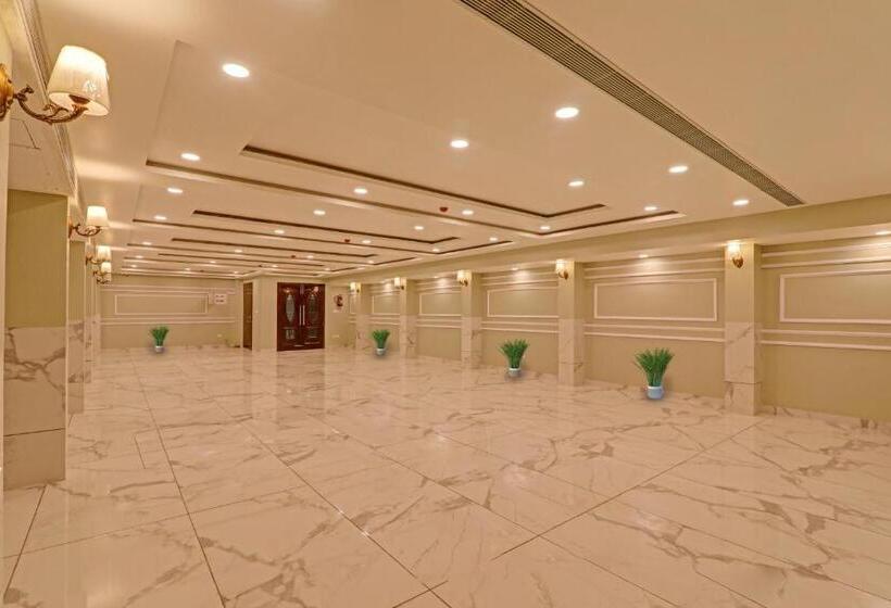 Classic 3 Pers. Værelse, Super Townhouse H G Near Gautam Buddha Park