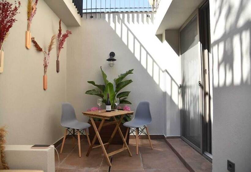 디럭스 스위트, Soas Suites