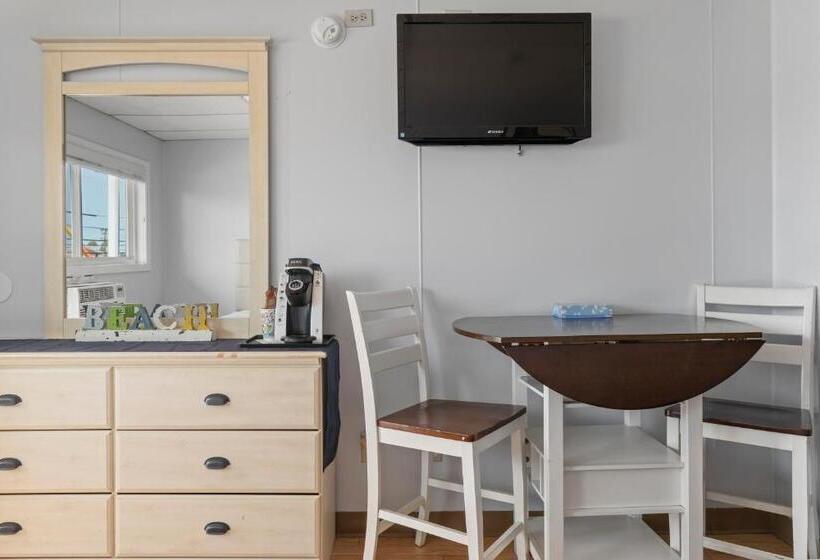 اتاق لوکس چهار تخته, Mt Royal Motel