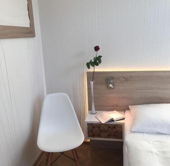 Номер Стандарт, Haus Am Spreebogen
