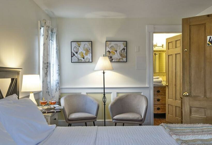 Romantic Room, Youngtown Inn & Restaurant