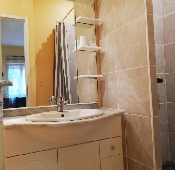 اتاق استاندارد یک نفره, La Chaumiere