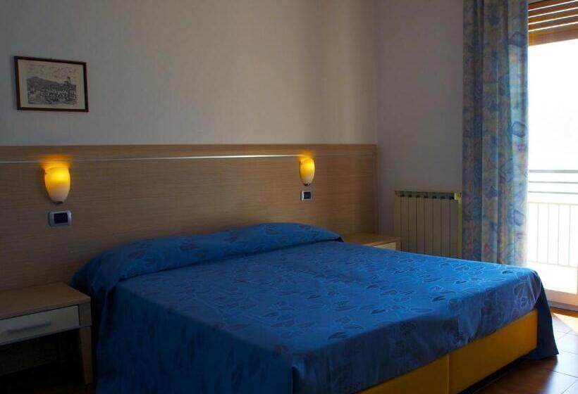스탠다드 트리플 룸, Albergo Villa Edera