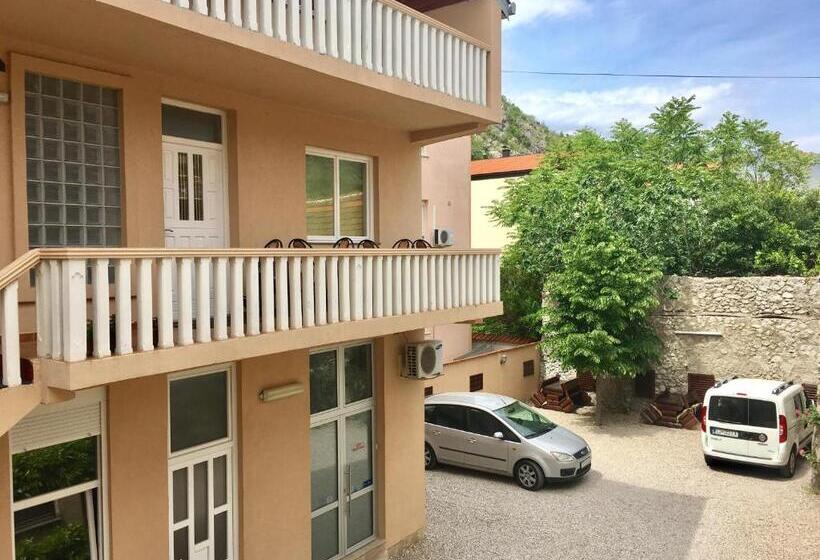 استودیوی سوپریور, Villa Anja