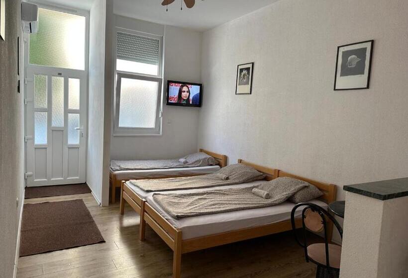 استودیو خانوادگی, Villa Anja
