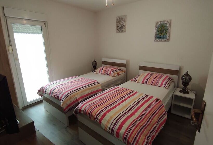 استودیو استاندارد با تراس, Villa Anja