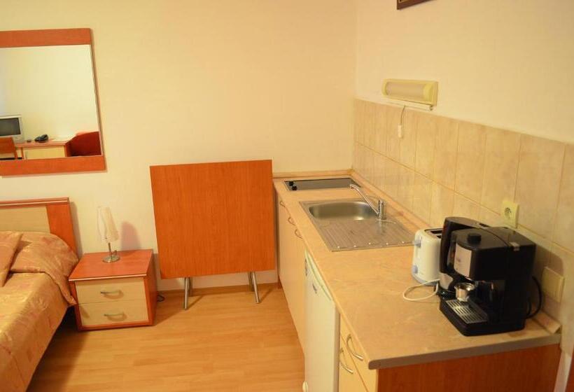 Студия Стандарт, Persey Flora Apartments