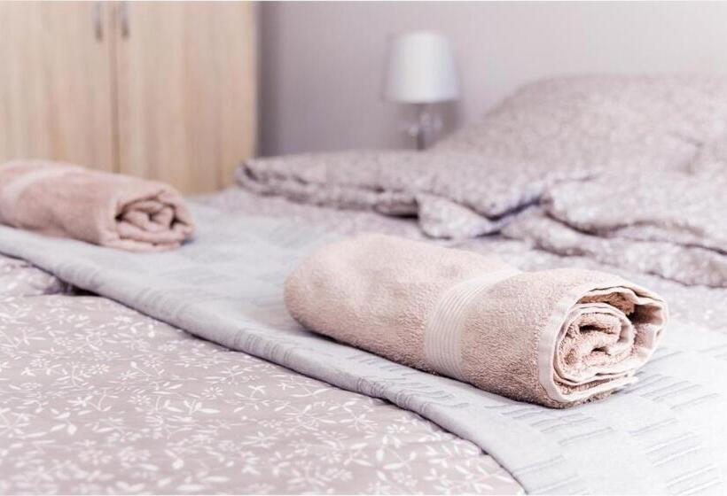 Quarto Estandar Banheiro Compartilhado, Aurora Apartments