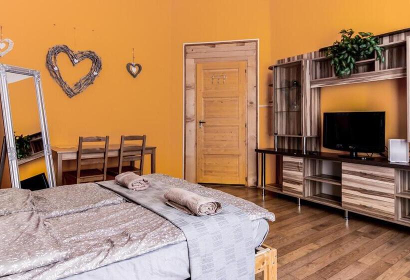 Quarto Estandar Banheiro Compartilhado, Aurora Apartments