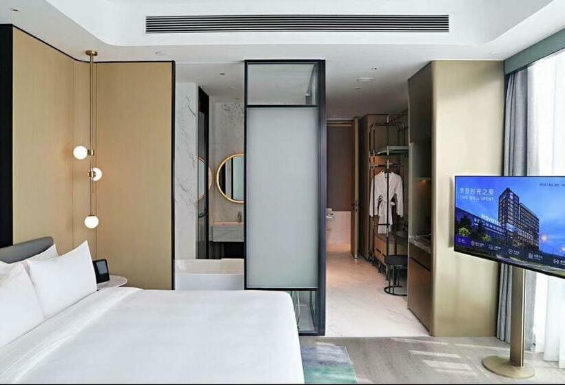 스탠다드 룸 킹사이즈 침대, Novotel Shanghai Caohejing