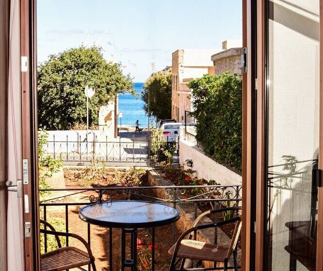 استودیوی استاندارد, Athina Villas