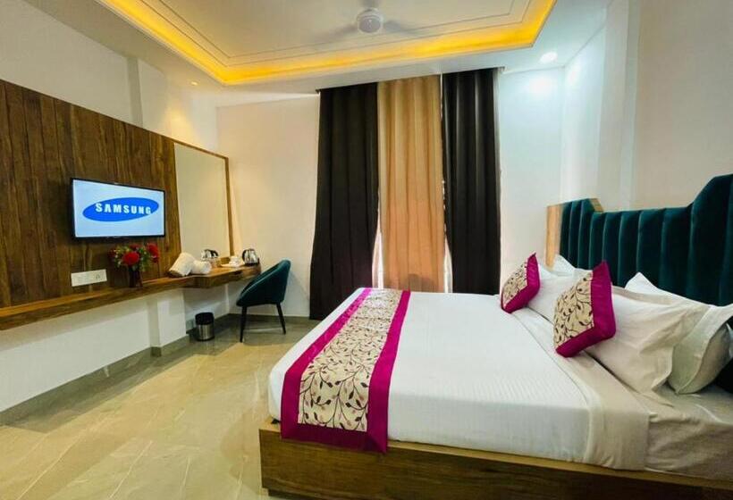 Номер Deluxe Кровать Кинг, Dream Town By Cozy Hotels & Resorts