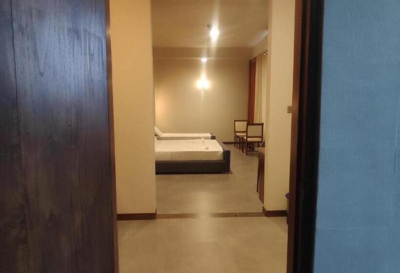 수피리어 트리플 룸, Sooriya Wessagiri Resort