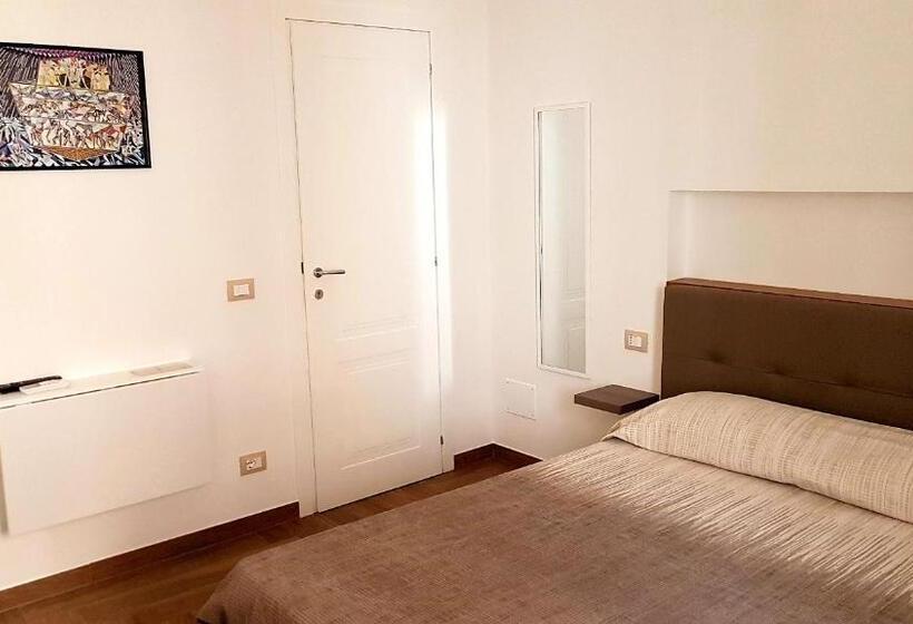 Quarto Estandar, Monelia