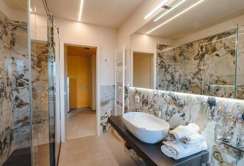 プールの見える１ベッドルームアパートメント, Vietti Apartments