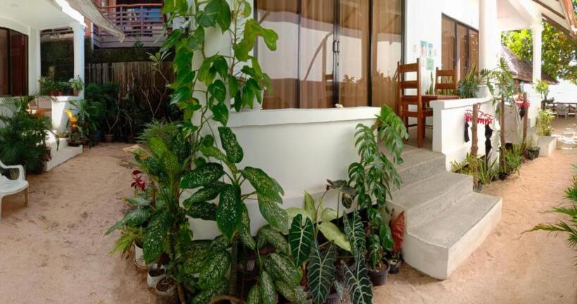 Номер Deluxe с Балконом, Corong Beach Resort