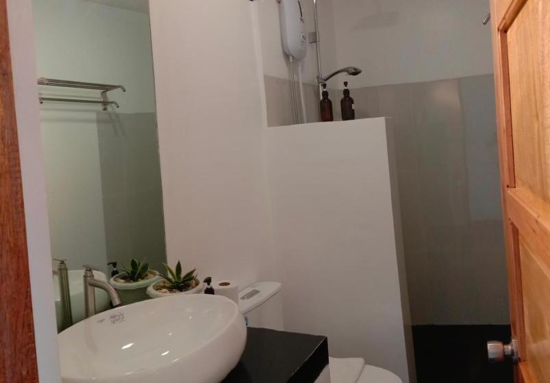 Трехместный Номер Deluxe Вид на Море, Corong Beach Resort