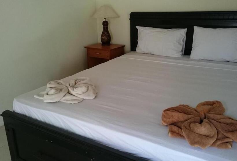 Quarto Estandar com Terraço, Barracuda Beach Hostel