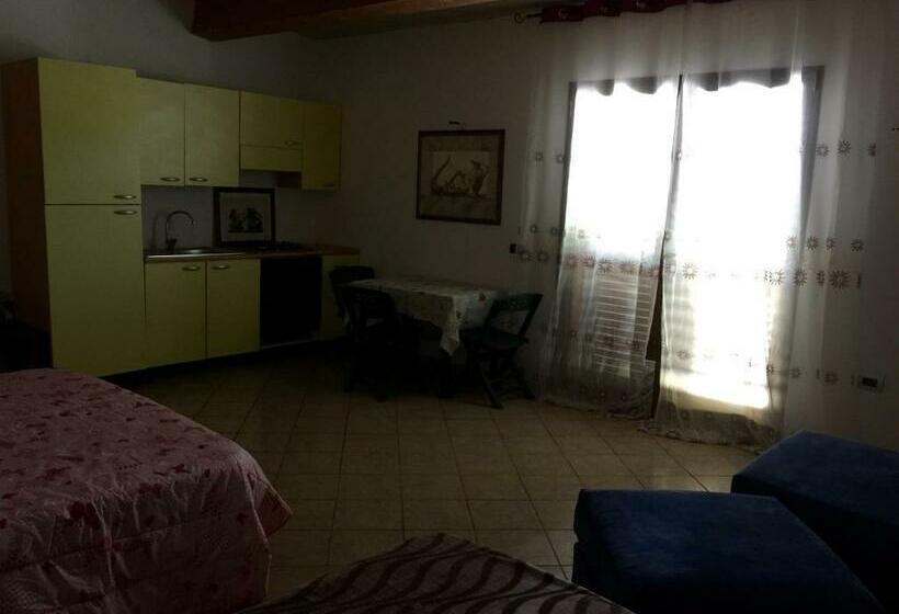 Студио Стандарт Кровать Кинг, Colle La Guardia