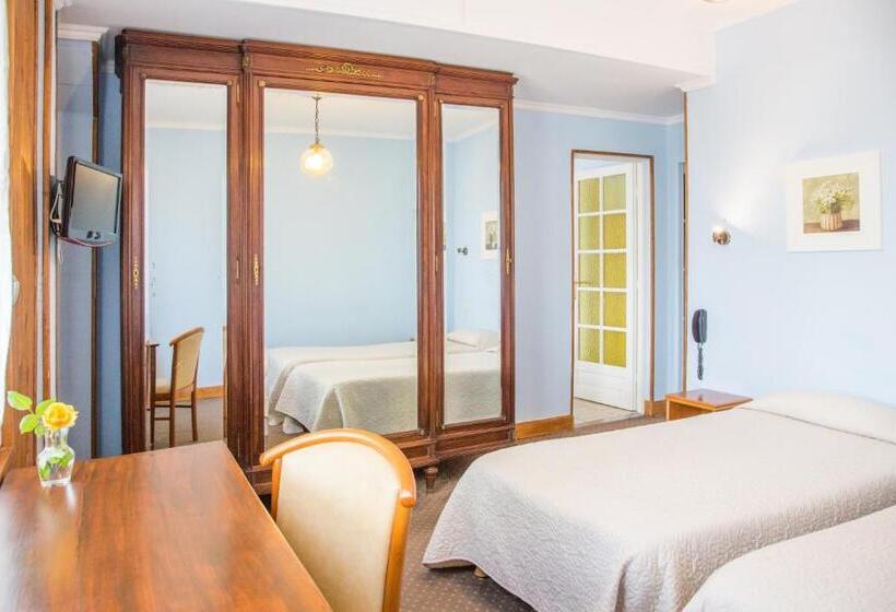 スタンダードトリプルルーム, Hostellerie De La Roseraie