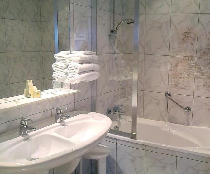 Номер Стандарт, Logis Hôtel & Restaurant Arcombelle