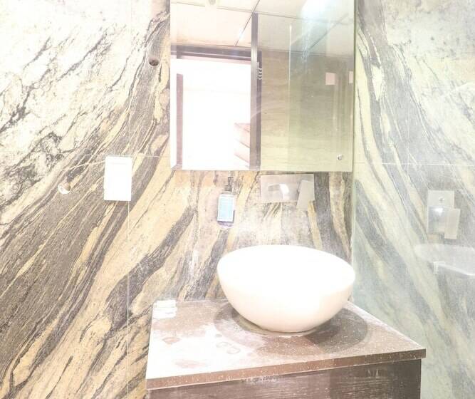اتاق خانوادگی, Staybook Hotel Uppal International