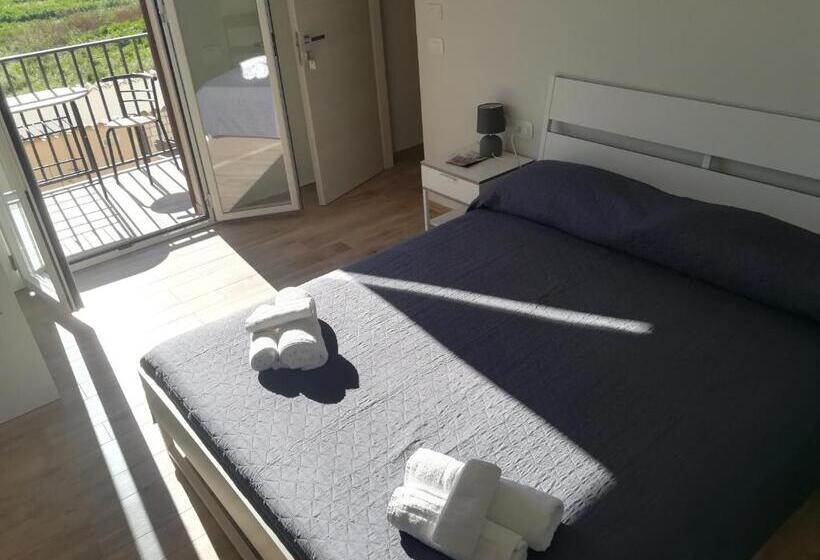 스탠다드 룸 풀장 전망, B&b A Due Passi Dal Sole