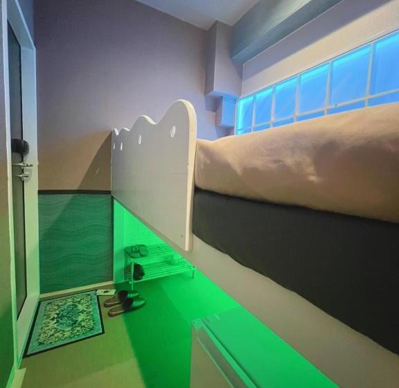 Quarto Economy, 誠家　makoto Hostel