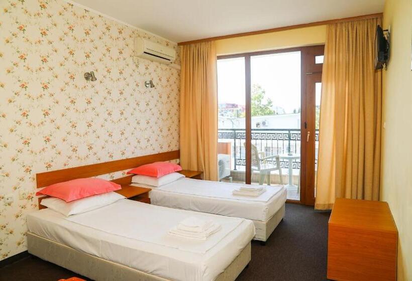 Номер Стандарт с Балконом, Family Hotel Deykin