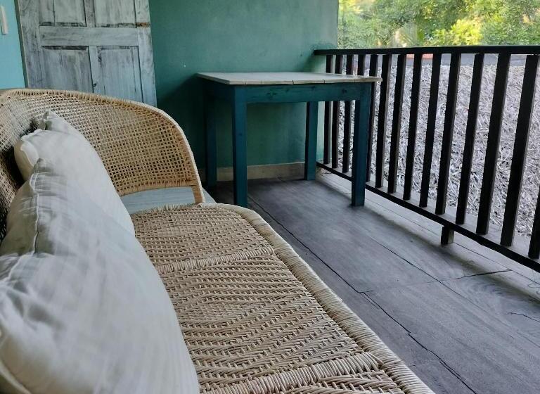 اتاق استاندارد با بالکن, The Jungle House