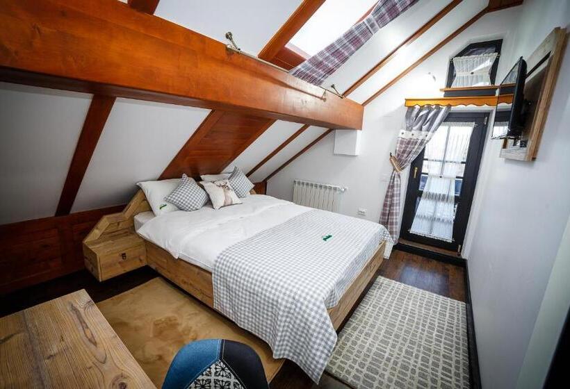 Quarto Deluxe com Sacada, Colț De Austria