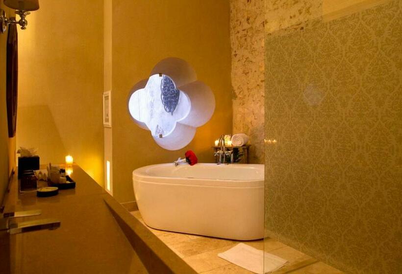 Люкс с Балконом, Bastion Luxury