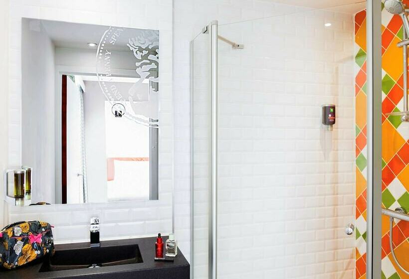 Номер Стандарт, Ibis Styles Edinburgh St Andrew Square